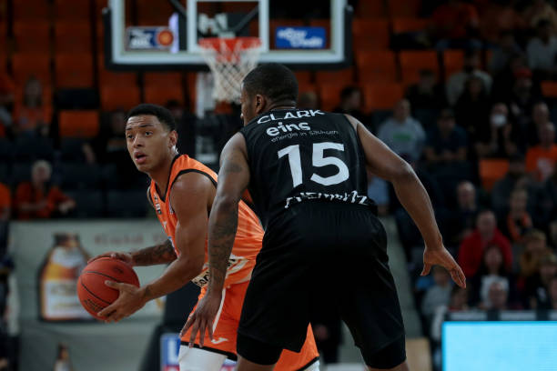 展上寻求突 展上寻求突